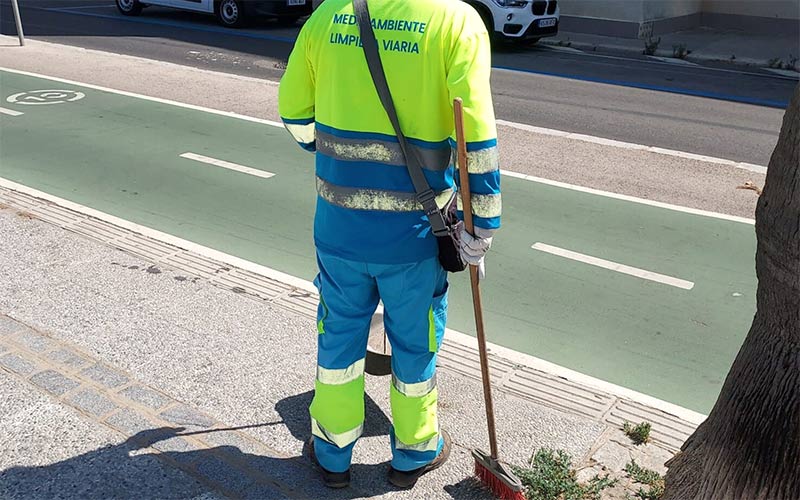 Barrenderos en Cádiz con ropa de abrigo en pleno verano: CSIF denuncia la “pasividad” de Valoriza y la “falta de control” del Ayuntamiento