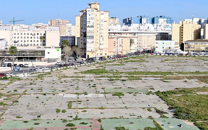 Entre el desbloqueo y la sumisión: el PP endeudará al Ayuntamiento de Cádiz para regalarle el solar del nuevo hospital a la Junta