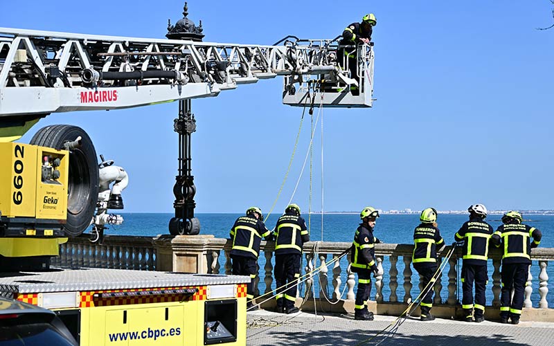 Más de 1.200 personas competirán en la provincia de Cádiz por 41 plazas de bombero