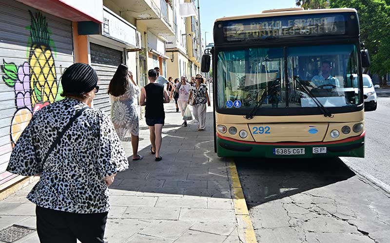 Acaba la huelga de autobuses en Cádiz y San Fernando 19 días después: la plantilla ratifica el segundo preacuerdo entre comité y Tranvía