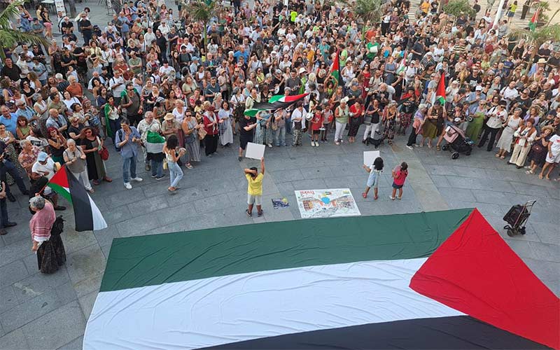 “No se puede silenciar a Palestina”: Cádiz hace ruido contra el genocidio y la hambruna inducida