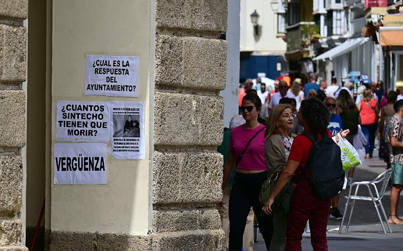 Piden “refugios climáticos” en Cádiz para acoger a las personas sin hogar durante las olas de calor