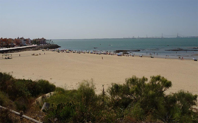 Playas de El Puerto sufren “malos olores” por los vertidos de la depuradora, según Ecologistas
