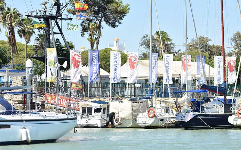Más de 40 barcos compiten por el Catavino de Oro de la veterana Semana Náutica de El Puerto