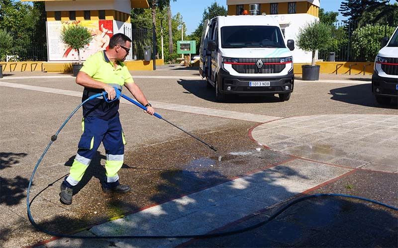 “Limpieza silenciosa y sin contaminantes”: Chiclana estrena tres hidrolimpiadoras eléctricas