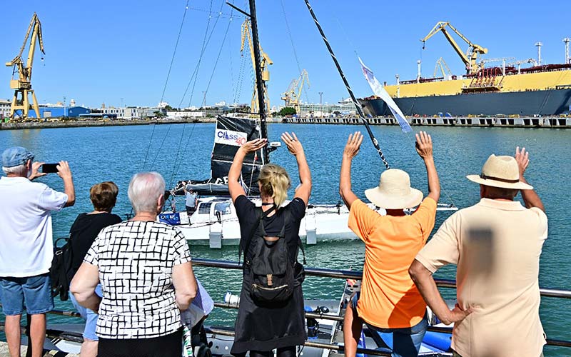 Domingo histórico en la Bahía de Cádiz despidiendo a dos regatas transoceánicas