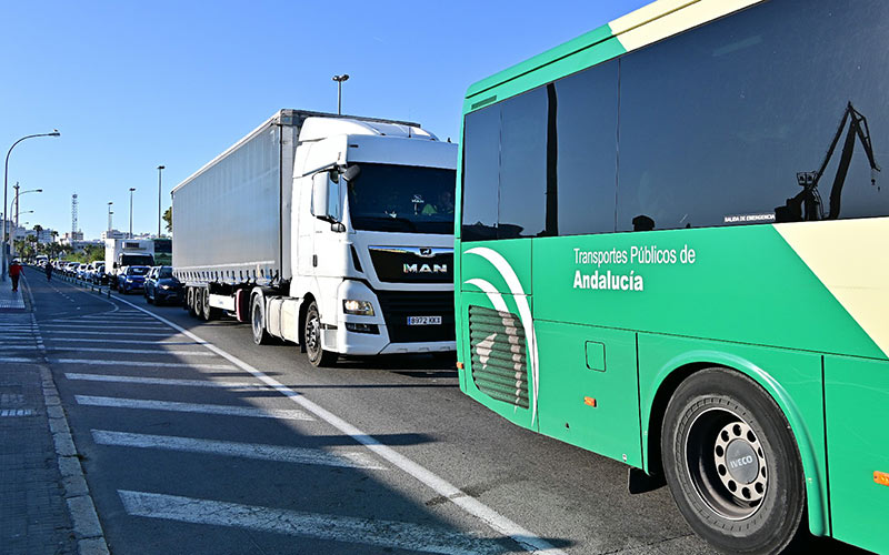 El Plan de Transporte Metropolitano de la Bahía de Cádiz avanza hacia su aprobación definitiva, rehuyendo de quienes lo tachan de “obsoleto”