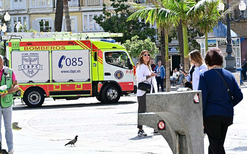 “Un engaño absoluto”: el externalizado 085 del Consorcio de Bomberos de Cádiz mantiene en la precariedad a la plantilla pese al nuevo contrato