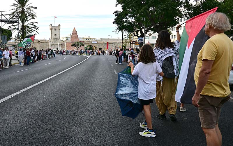 Cadena humana solidaria en Cádiz por Palestina: en las calles hasta que cese el genocidio israelí