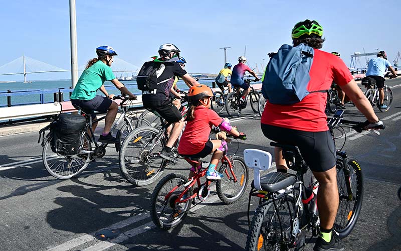 La Asamblea Ciclista reprocha al PP que exija a otros mientras descuida en Cádiz el carril bici