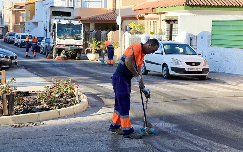 Limpieza “profunda” en Rota tras el verano