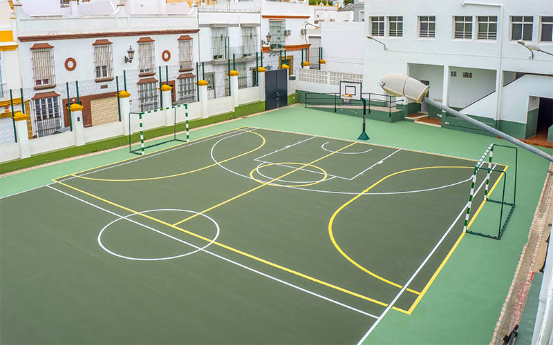 Siete colegios públicos de San Fernando esperan la renovación de sus pistas deportivas