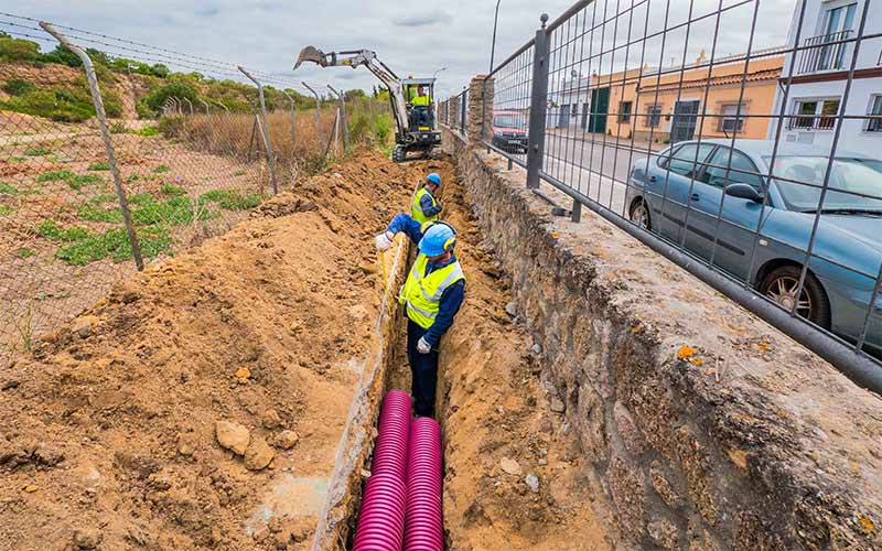 El Consistorio isleño demandará a Endesa si en un plazo de diez días no inicia las obras para resolver los cortes de luz en La Almadraba