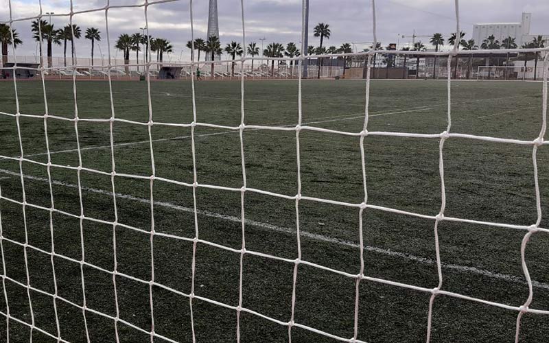 El Ayuntamiento anuncia que modernizará la iluminación de los campos en Puntales-La Paz, horas después del fuego en una de las torretas
