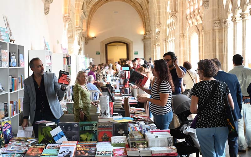 La “renovada” Feria del Libro de Jerez celebra su segunda edición combinando a “grandes nombres de la literatura” con el “talento local”