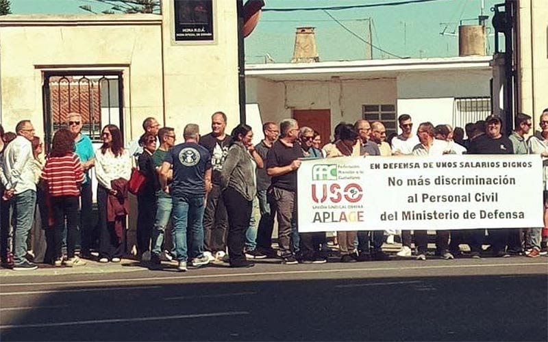 El personal civil de Defensa, también en La Isla, retoma las movilizaciones por una subida salarial equiparable a la de sus “compañeros” militares