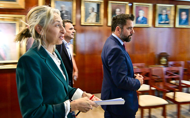 Las partes implicadas aparcan la bronca y ya hablan “con lealtad” del nuevo hospital de Cádiz: la Junta acepta la cesión gratuita de los suelos