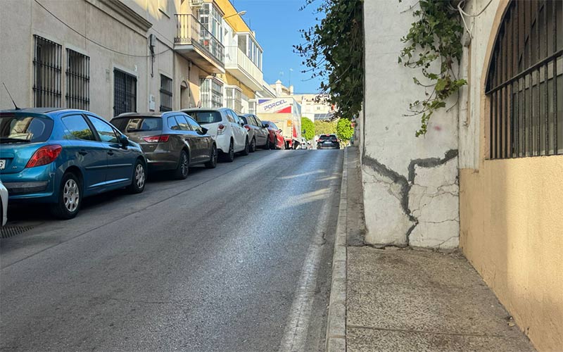Denuncian que en la calle Terán de San Fernando “es imposible caminar con seguridad”