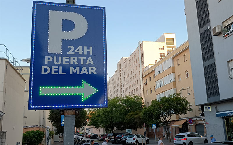 La “falta de personal y de contrataciones” en el Puerta del Mar y San Carlos compromete la calidad asistencial y “quema” a los profesionales