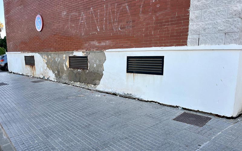 “No basta con tapar grietas ni con brochazos de pintura”: vuelven a alertar del “grave deterioro estructural” de la piscina de La Magdalena