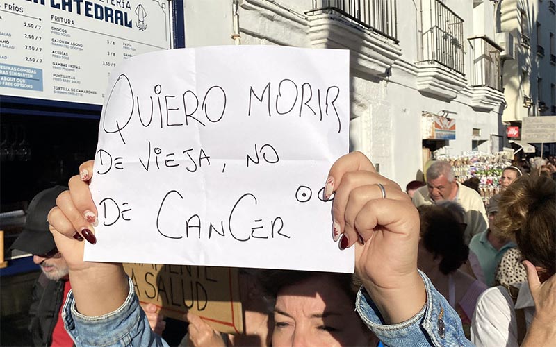 “La salud no es un negocio”: Cádiz se levanta frente a los fallos en el cribado de cáncer de mama y la privatización de la sanidad pública