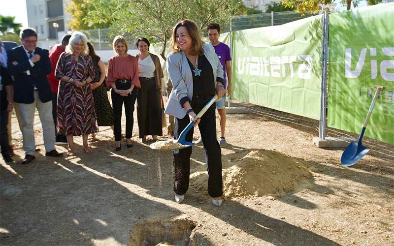 Al fin se coloca la primera piedra del ‘nuevo’ IES Lola Flores de Jerez: el triunfo de una larga lucha