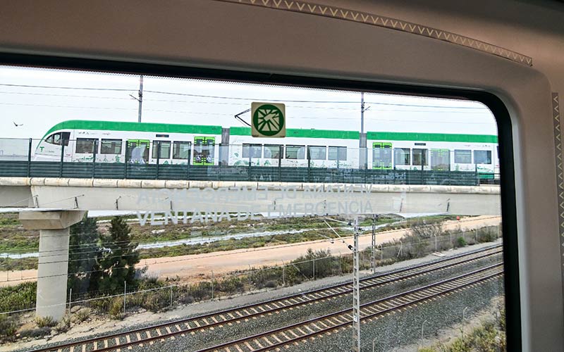Tres años después, el tranvía de la Bahía sigue rodando: consolidado, pero sin despegar del todo