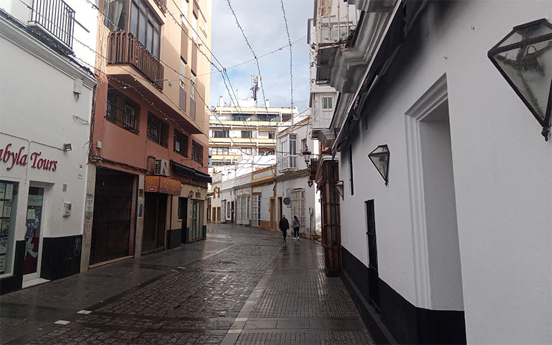 Vecinos de la calle Las Cortes hartos del ruido exigen al juez la suspensión de las terrazas