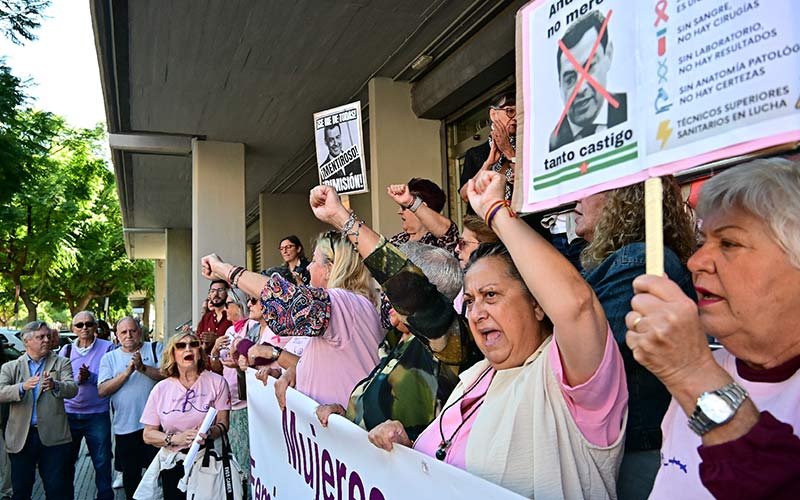 Nueva protesta en Cádiz por los fallos en el cribado de cáncer de mama: se exige a la Junta transparencia, medidas y responsabilidades