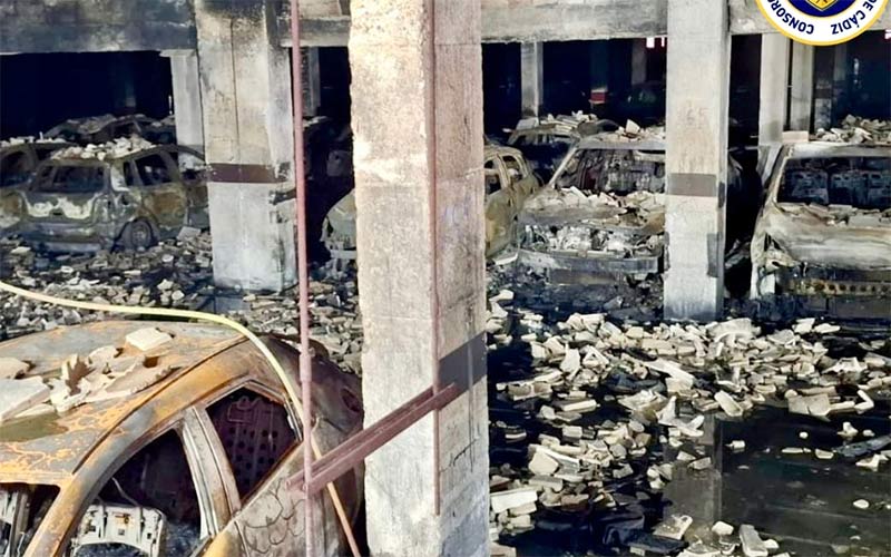 Un fuego de madrugada en el garaje obliga a desalojar todo un bloque del Río San Pedro
