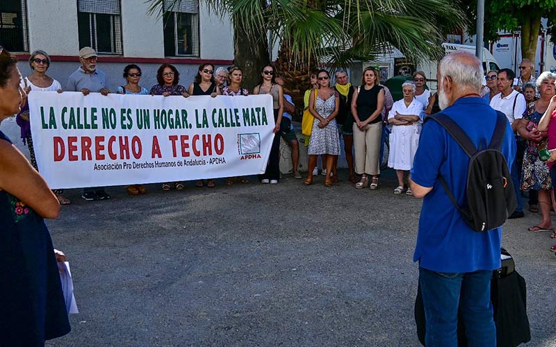 “La situación de las personas sin hogar en Cádiz es un problema solucionable priorizando el gasto público y sin derrochar en asuntos innecesarios”