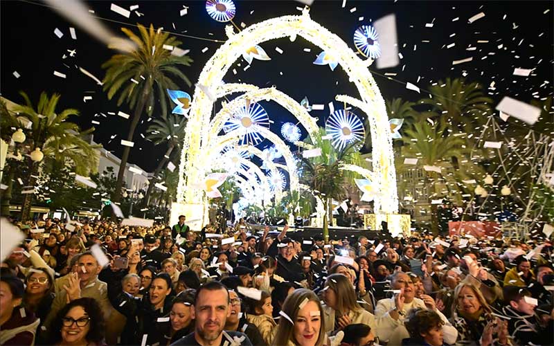 Cádiz y su Bahía ‘encienden’ sus alumbrados en una carrera por lucir la Navidad más seductora