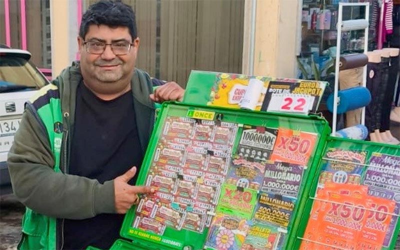 La ONCE ‘deja’ en la calle San Rafael de La Isla un ‘Sueldazo’ y casi 20.000 euros entre 50 cupones
