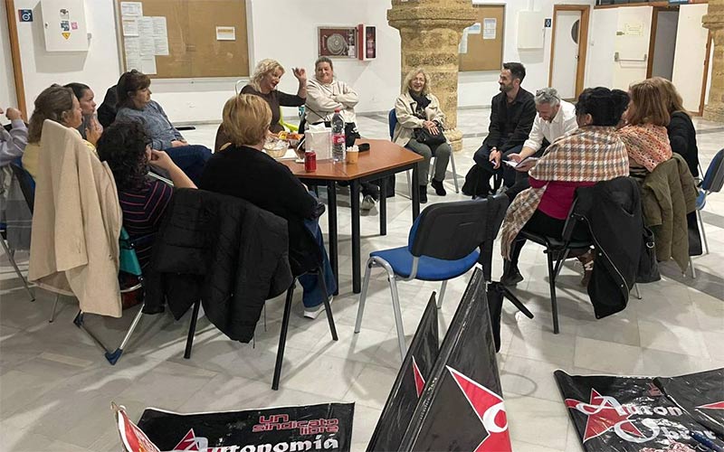 Adelante Andalucía e IU elevarán la lucha de las limpiadoras de la UCA a diferentes instituciones