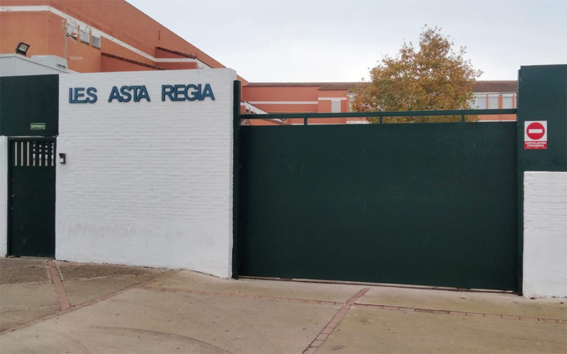 La falta de personal de administración en el IES Asta Regia de Jerez desespera al profesorado
