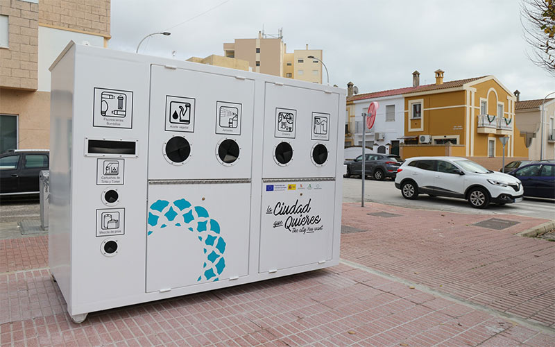 Rota suma tres puntos limpios móviles para acercar y facilitar el reciclaje a los vecinos