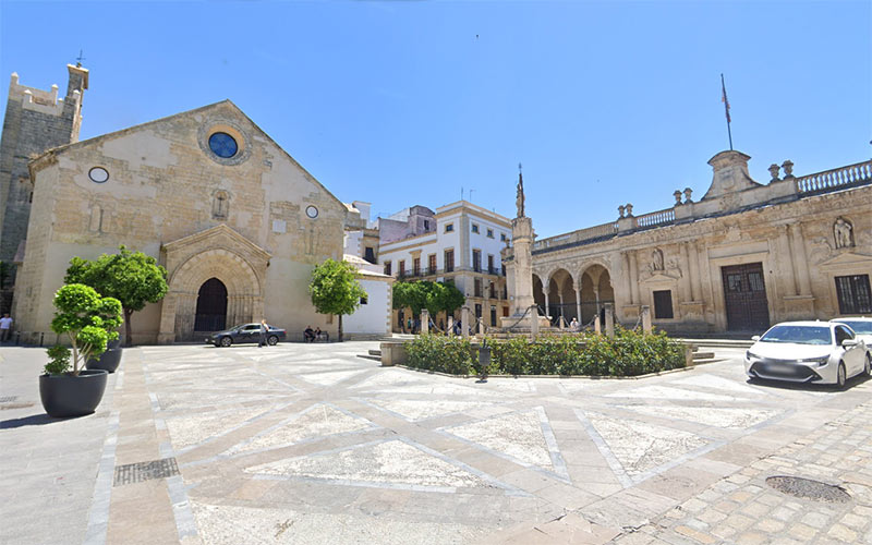 Jerez vuelve a celebrar las uvas en la calle, con ambiente festivo y convivencia durante 16 horas