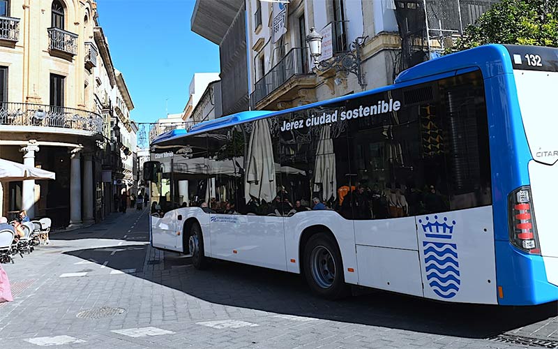 Jerez alardea de implantar la Zona de Bajas Emisiones “menos restrictiva de toda España”: la vida sigue (casi) igual en el centro histórico