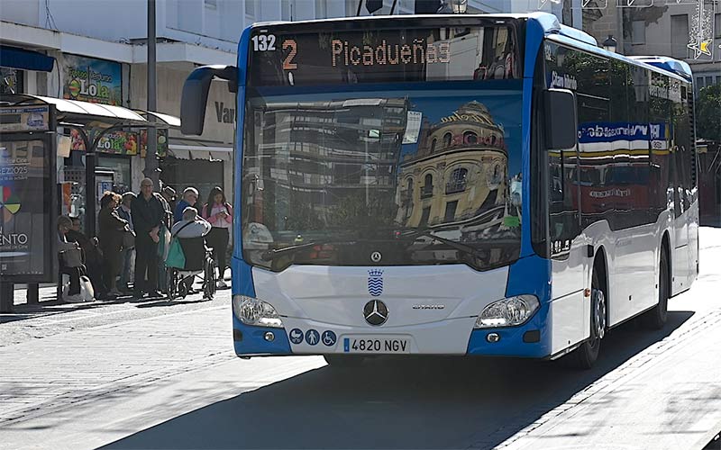El servicio de autobuses urbanos de Jerez creció apenas 214.000 viajeros en 2025; operó con billete gratis durante sus tres meses en precario