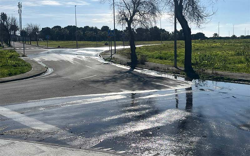 Un vertido de aguas fecales mantiene dos semanas en “alerta sanitaria” a la Base de Rota