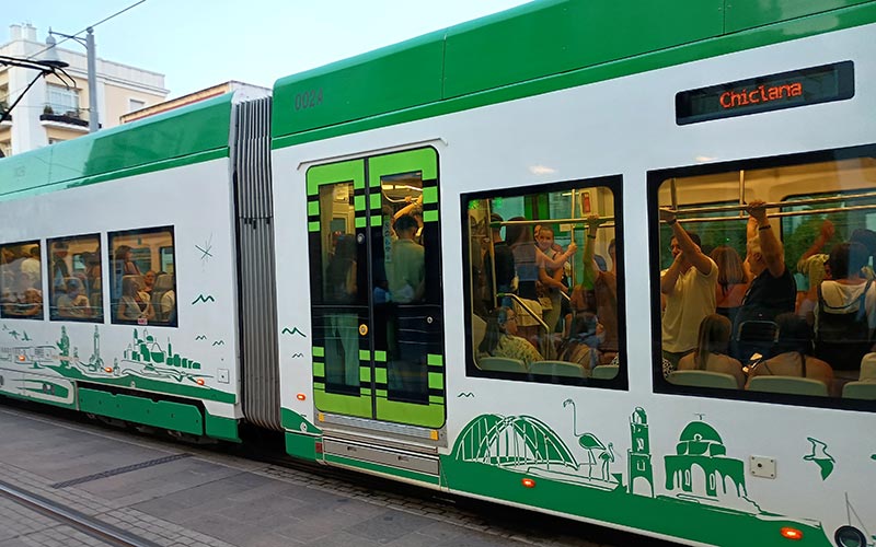 El Trambahía se estanca en 2025: pese al fin del abono gratuito, sólo pierde unos 100.000 viajeros