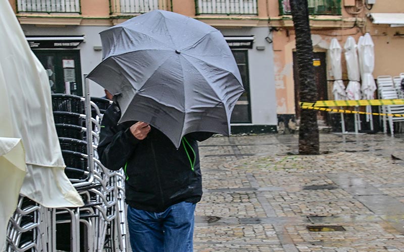 La Bahía de Cádiz se prepara para más lluvia y viento; se suspenden las clases y se ruega precaución ante el riesgo de inundaciones