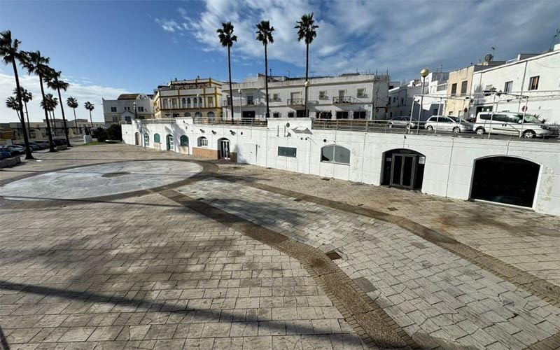 Reclaman a la Junta una vez más que reactive en Rota sus locales de ocio localizados en el muelle