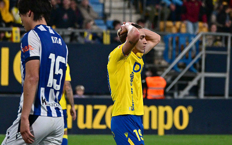 Baño ‘Realista’ a un Cádiz grotesco