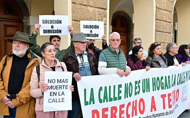 Jardineros de Cádiz acusan al Ayuntamiento de mantener el “protocolo de la vergüenza” que niega, ordenando un recorte en la periodicidad