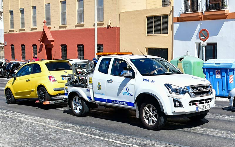 Denuncian la “deriva” de la empresa municipal de aparcamientos de Cádiz: “están hundiendo Emasa mientras cobran sueldos galácticos”