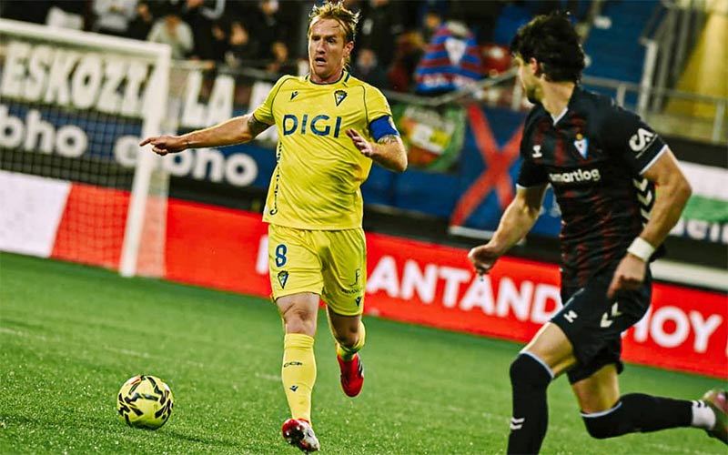 El Cádiz agrava en Eibar su dinámica calamitosa