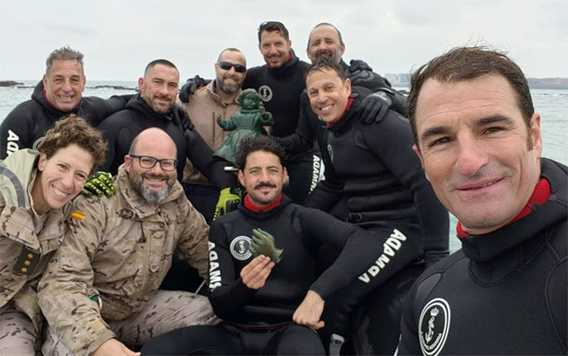 Rescatada del mar también la figura del niño Jesús de La Galeona del Faro de las Puercas