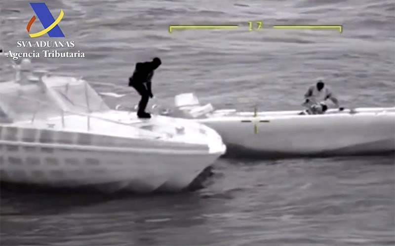 Persecución en aguas de Cádiz para abordar una narcolancha con tres toneladas de hachís