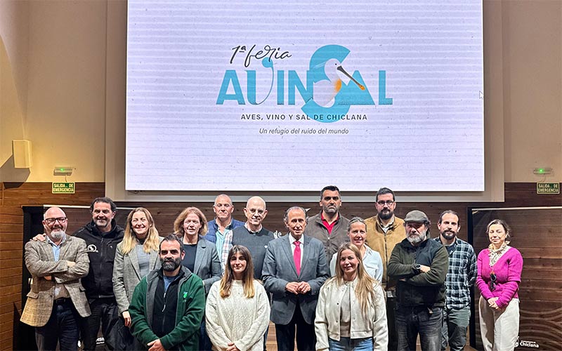Chiclana celebra su riqueza ornitológica con la primera feria dedicada a las aves, el vino y la sal